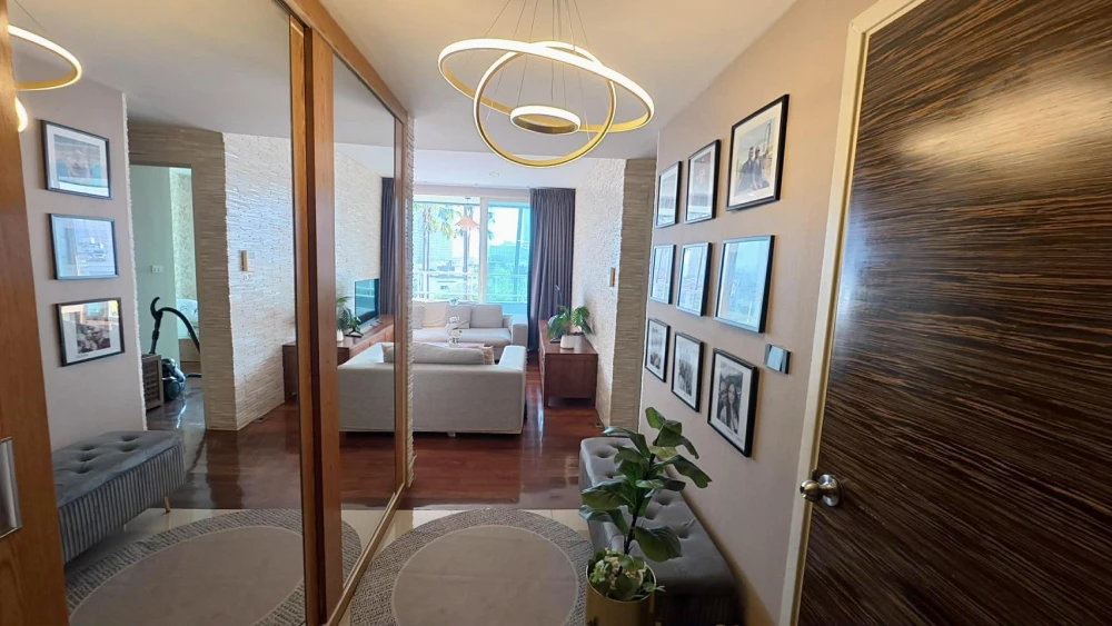 Selling Watermark Chao Phraya River condo. Very spacious room, right on the Chao Phraya River. Pets allowed. Don't miss out!