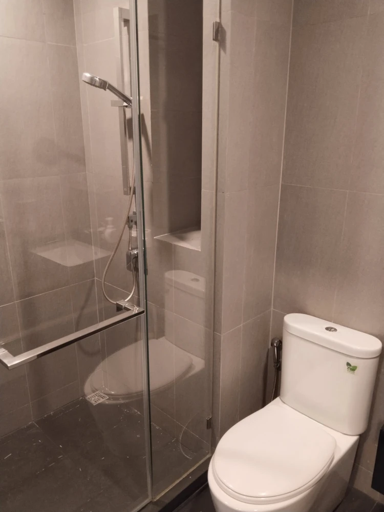 Selling Whizdom Avenue Ratchada-Ladprao condo units. High floor, fully furnished. Book now!
