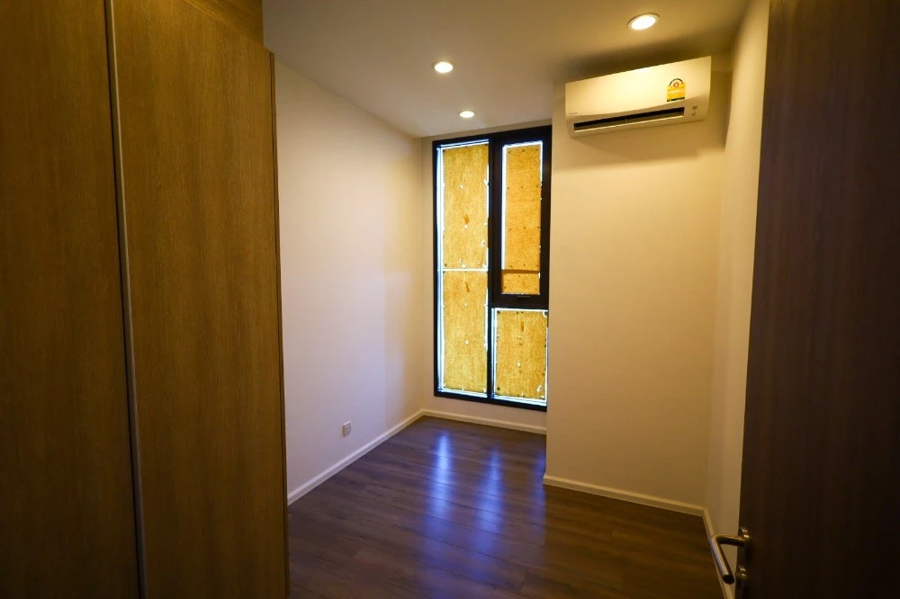 For sale: Whizdom connect Sukhumvit, 12th floor, empty room, airy, spacious, interested in owning, hurry and reserve now.