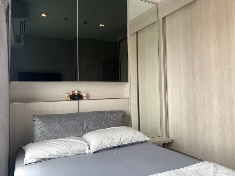 For Sale: Whizdom Connect Sukhumvit. A high-floor condo in a prime location featuring panoramic city views and complete built-in furnishings. A must-b
