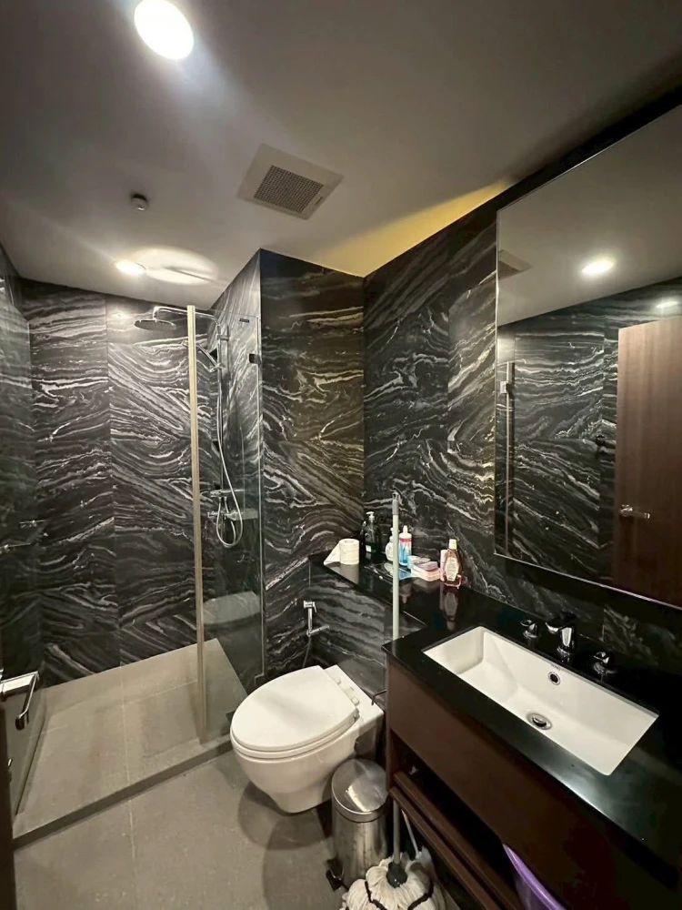 Selling Whizdom Inspire Sukhumvit. Spacious and comfortable unit with complete amenities. Buy now before you miss this opportunity!