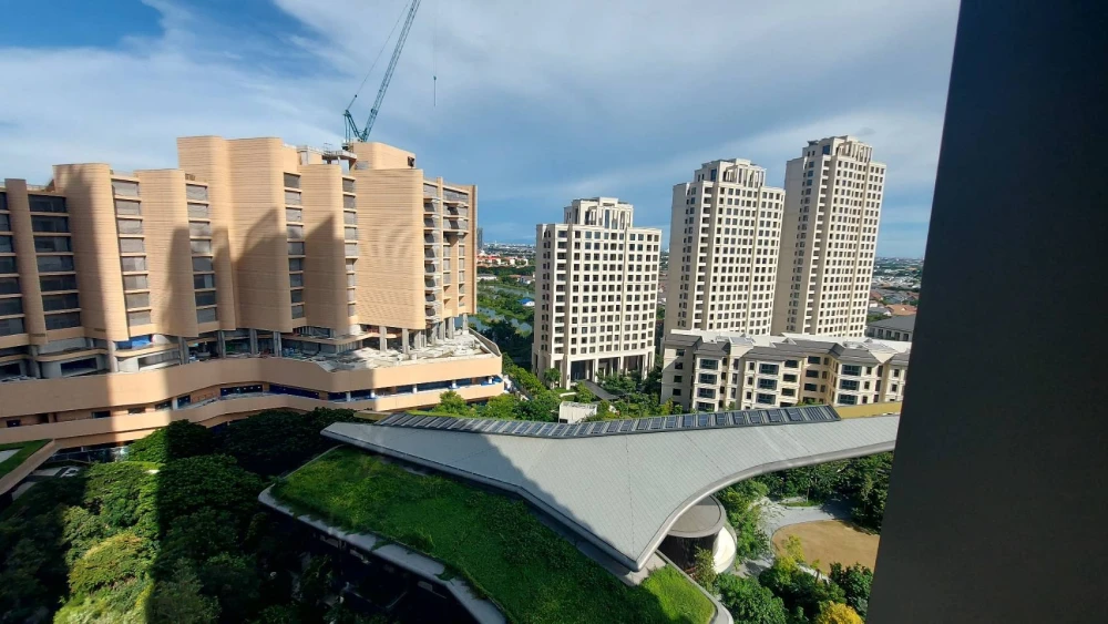For sale: Whizdom The Forestias, 1 bedroom, 1 bathroom, large usable area, beautiful view, not blocked, don't miss it.