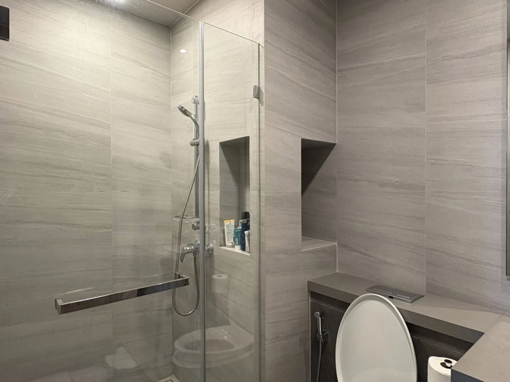 Whizdom the Forestias for sale, Destinia Building, 42nd floor, forest park view, fully furnished and equipped with appliances, ready to move in.