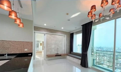 For sale: WIND Ratchayothin, high floor corner room, beautiful view, 3 meter high ceiling, airy like a penthouse, must reserve.