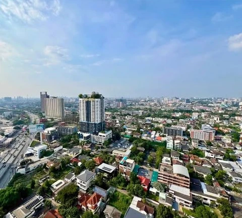 For sale: WIND Ratchayothin, high floor corner room, beautiful view, 3 meter high ceiling, airy like a penthouse, must reserve.