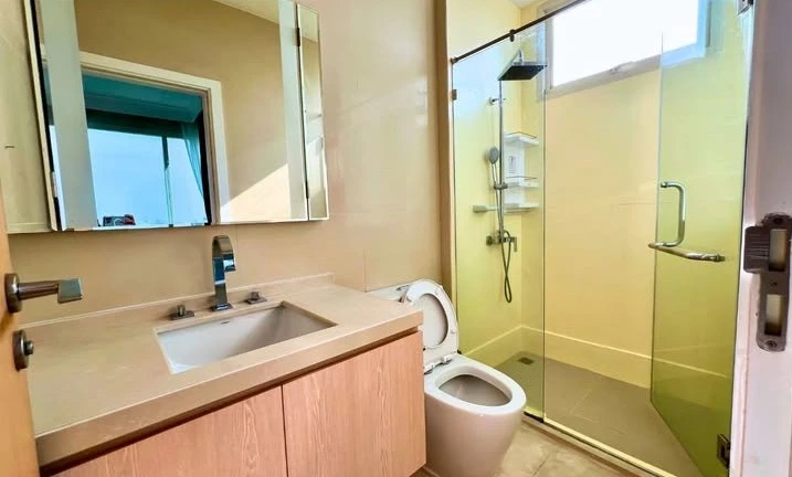 For sale: WIND Ratchayothin, high floor corner room, beautiful view, 3 meter high ceiling, airy like a penthouse, must reserve.
