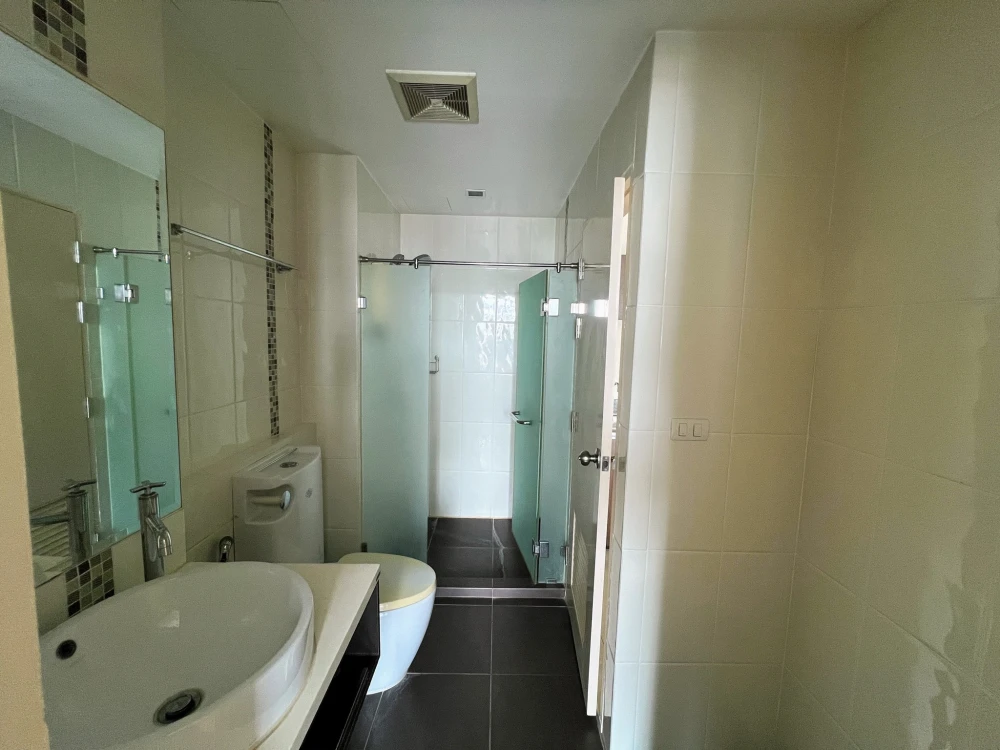 Selling Wish @ Samyan, 18th floor, beautiful city view, well-divided rooms, fully furnished. Don't miss out!