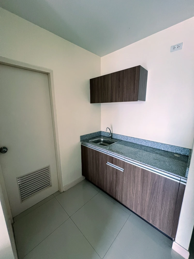 Selling Wish @ Samyan, 18th floor, beautiful city view, well-divided rooms, fully furnished. Don't miss out!