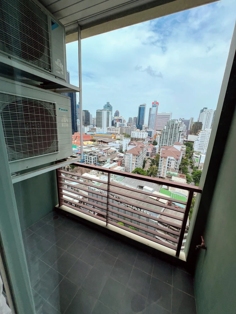 Selling Wish @ Samyan, 18th floor, beautiful city view, well-divided rooms, fully furnished. Don't miss out!
