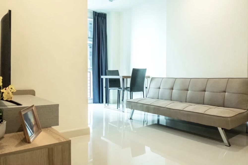 Selling WISH @ SAMYAN near Chulalongkorn University. Excellent location. Spacious and comfortable rooms. Fully furnished and ready to move in.