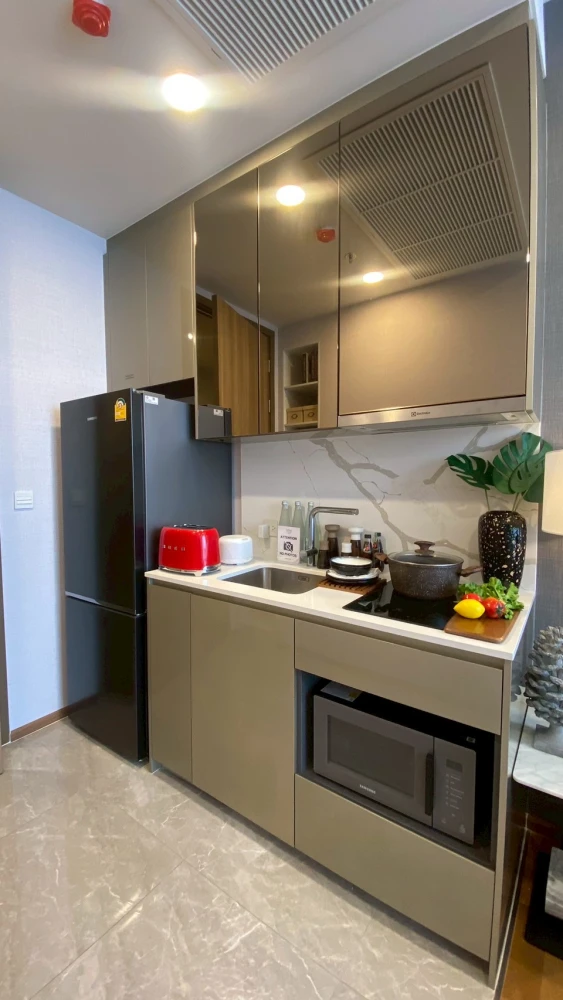 For sale: Wish Signature 2 Midtown Siam, a lovely room decorated in a minimalist style. Don't miss out, book now!