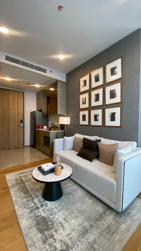 For sale: Wish Signature 2 Midtown Siam, a lovely room decorated in a minimalist style. Don't miss out, book now!