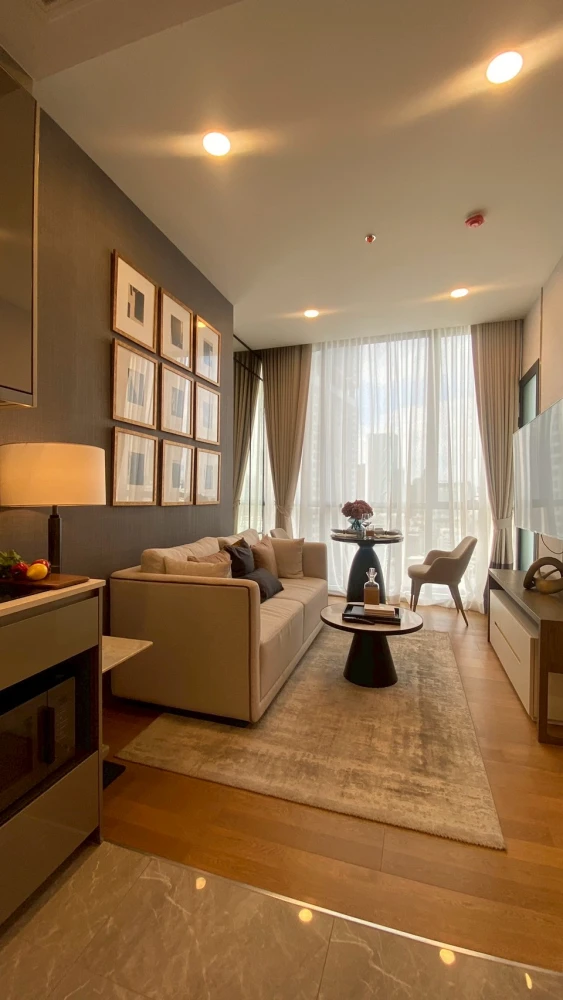For sale: Wish Signature 2 Midtown Siam, a lovely room decorated in a minimalist style. Don't miss out, book now!