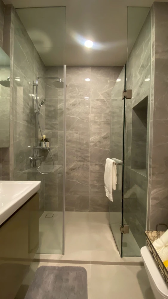 For sale: Wish Signature 2 Midtown Siam, a lovely room decorated in a minimalist style. Don't miss out, book now!