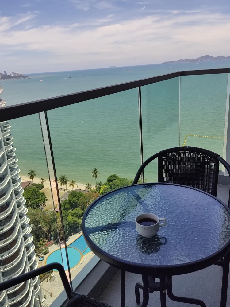 Wong Amat Tower for sale, spacious room with plenty of usable space, fully furnished, beautiful sea view from high floor, don't miss it!