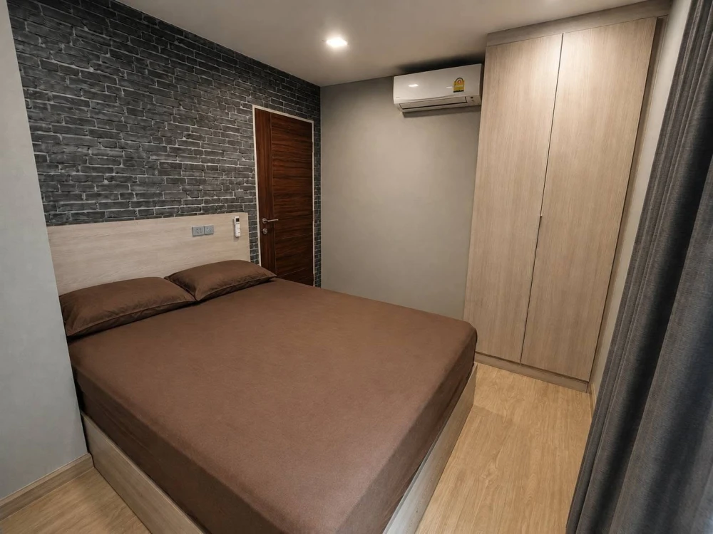 ขาย Wynn Condo Phaholyothin 52 ติดวอลเปเปอร์อิฐ และเทา ม่าน black out สองชั้นทั้งห้อง เหมาะสำหรับคนที่อยากได้พื้นที่มากขึ้น แบ่งห้องทำงาน/ห้องนอนได้ images