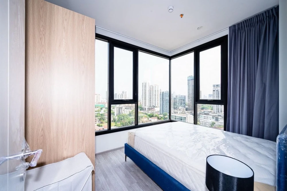 XT Ekkamai for sale, spacious room, lots of usable space, good location, comes with complete furniture and appliances. Reserve now!
