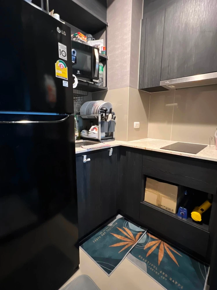 Selling XT Huai Khwang, high floor, unblocked view, corner unit, very private, beautifully decorated, built-in throughout, fully furnished. Book now!