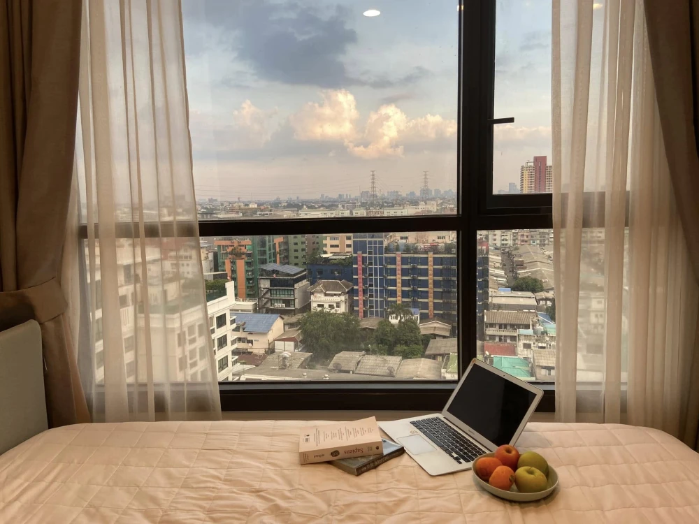 For sale: XT Huai Khwang, room location near the elevator, no room opposite, privacy, great city view, move now, don't hesitate.
