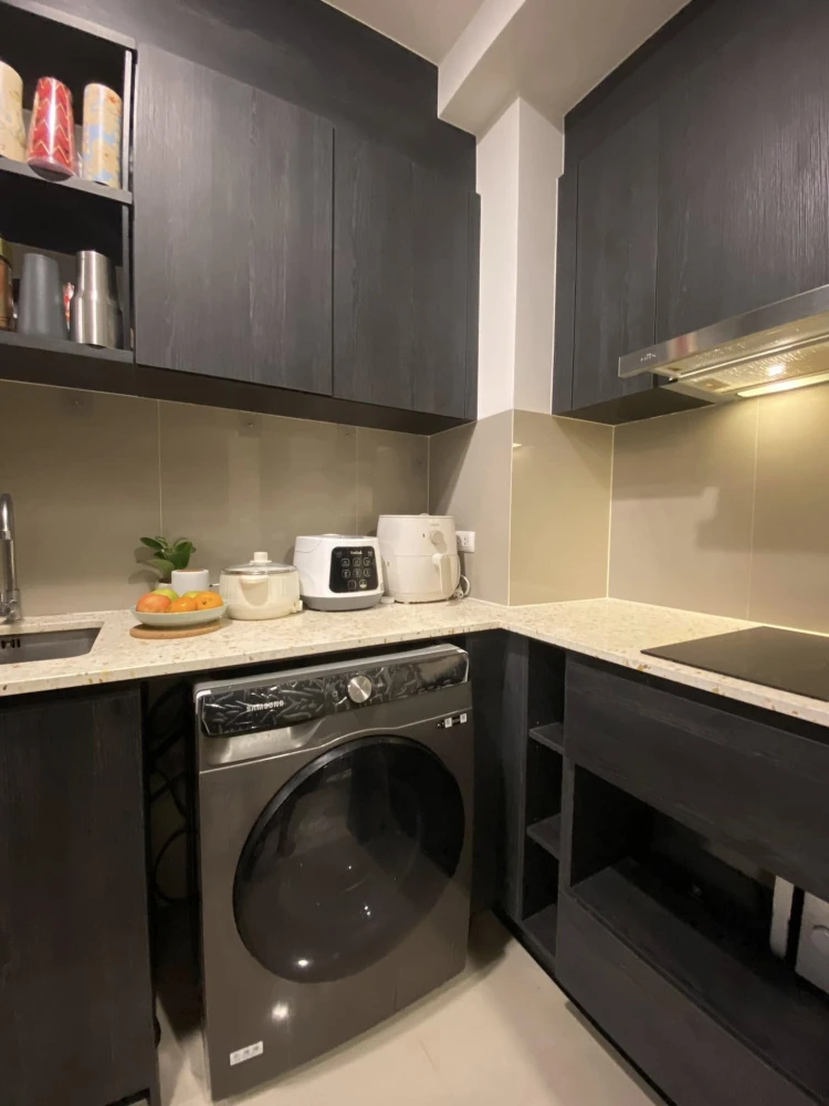 For sale: XT Huai Khwang, room location near the elevator, no room opposite, privacy, great city view, move now, don't hesitate.