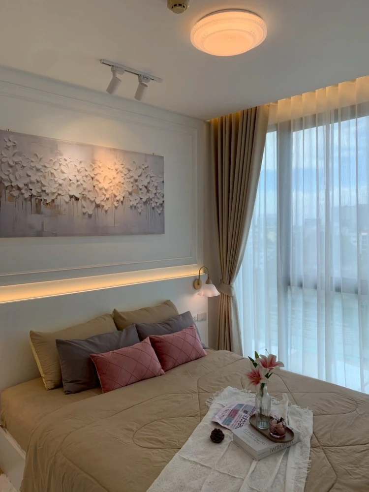 For sale: Zelle Rattanathibet, fully furnished, great atmosphere, built-in bed headboard and wardrobe. Reserve now!