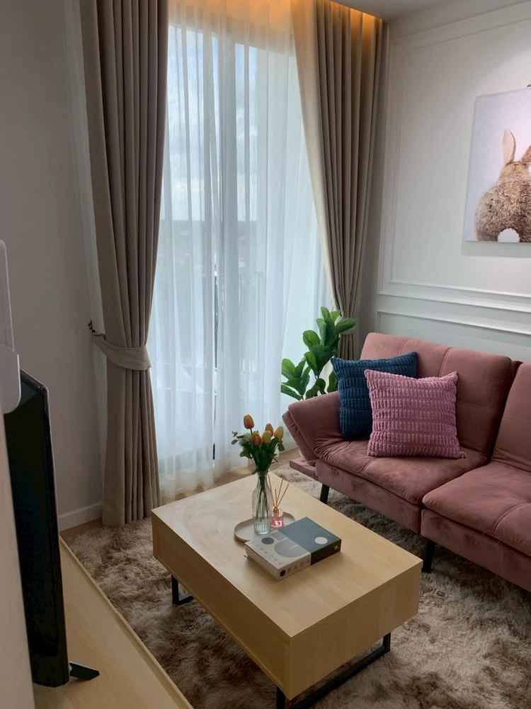 For sale: Zelle Rattanathibet, fully furnished, great atmosphere, built-in bed headboard and wardrobe. Reserve now!