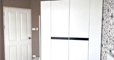 Selling Zenith Place @ Huai Khwang. Spacious and comfortable room. Bedroom features beautiful wallpaper. Book now before it's too late!