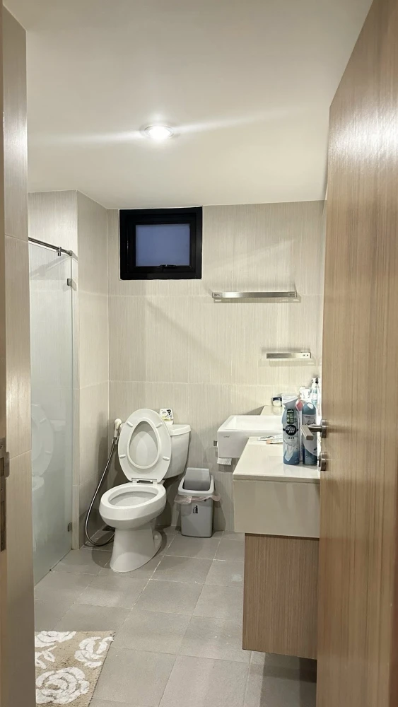 For sale: Zenith place sukhumvit 42, 7th floor room, golf course view, lots of usable space. You'll regret it if you miss it.