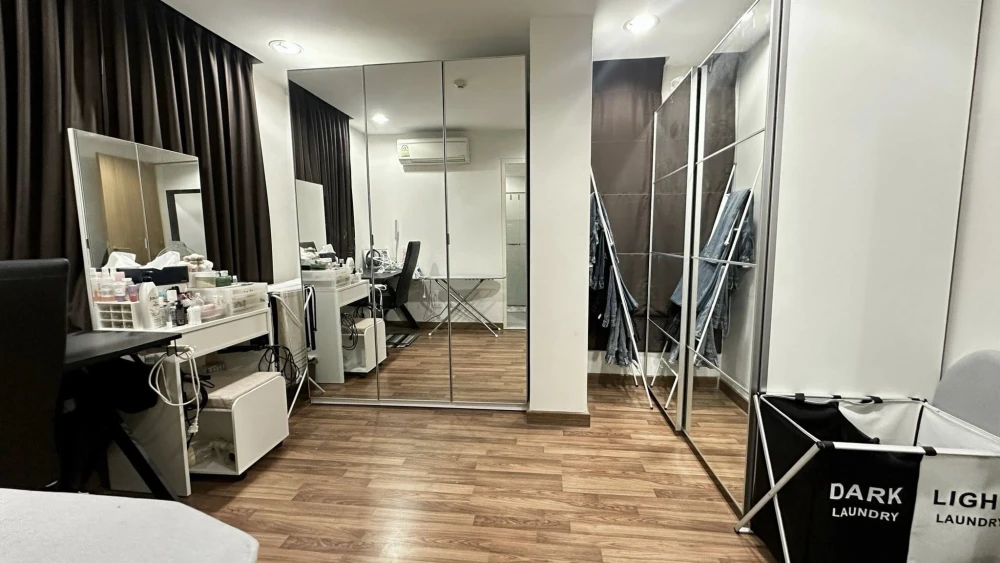 For sale: Zenith place sukhumvit 42, 7th floor room, golf course view, lots of usable space. You'll regret it if you miss it.