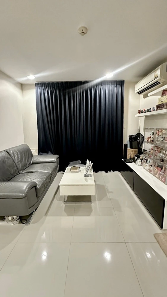 For sale: Zenith place sukhumvit 42, 7th floor room, golf course view, lots of usable space. You'll regret it if you miss it.