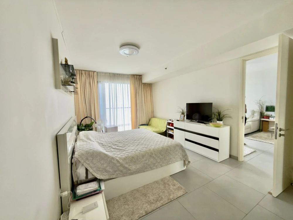 Selling a Zire Wongamat condo on the 37th floor with stunning panoramic sea views. The room is huge! Book now, don't hesitate!