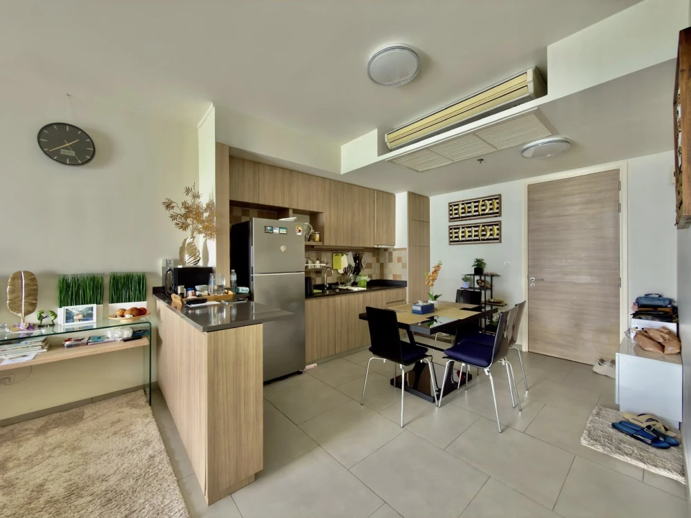 Selling a Zire Wongamat condo on the 37th floor with stunning panoramic sea views. The room is huge! Book now, don't hesitate!