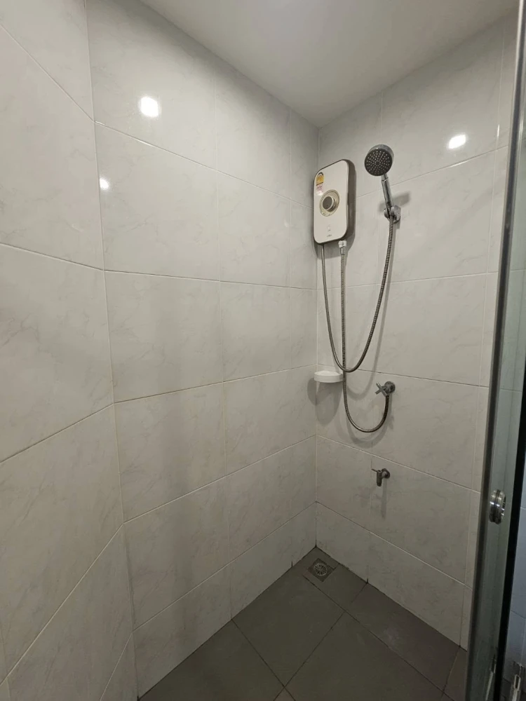 For sale: Greené Don Mueang-Songprapha, a quiet and comfortable building with convenient transportation. Ready to move in.