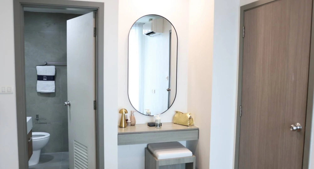 For sale: Greene Chaengwattana, decorated in a Luxury Classic style, perfectly combining elegance and warmth. Premium furniture, carefully selected hi