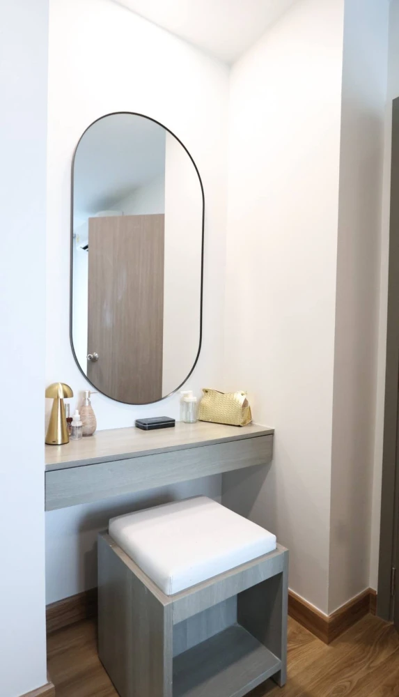 For sale: Greene Chaengwattana, decorated in a Luxury Classic style, perfectly combining elegance and warmth. Premium furniture, carefully selected hi