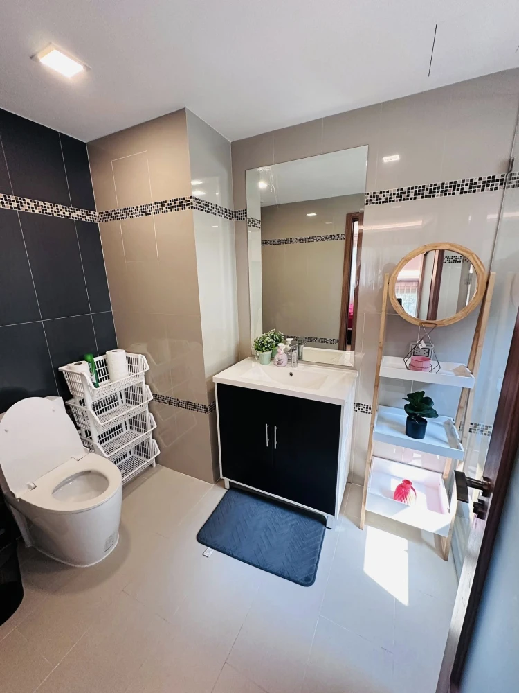 For sale: Club Royal Wongamat (North Pattaya) 2 bedrooms, 2 bathrooms, beautifully decorated, looks good and classy with quality furniture. You must r