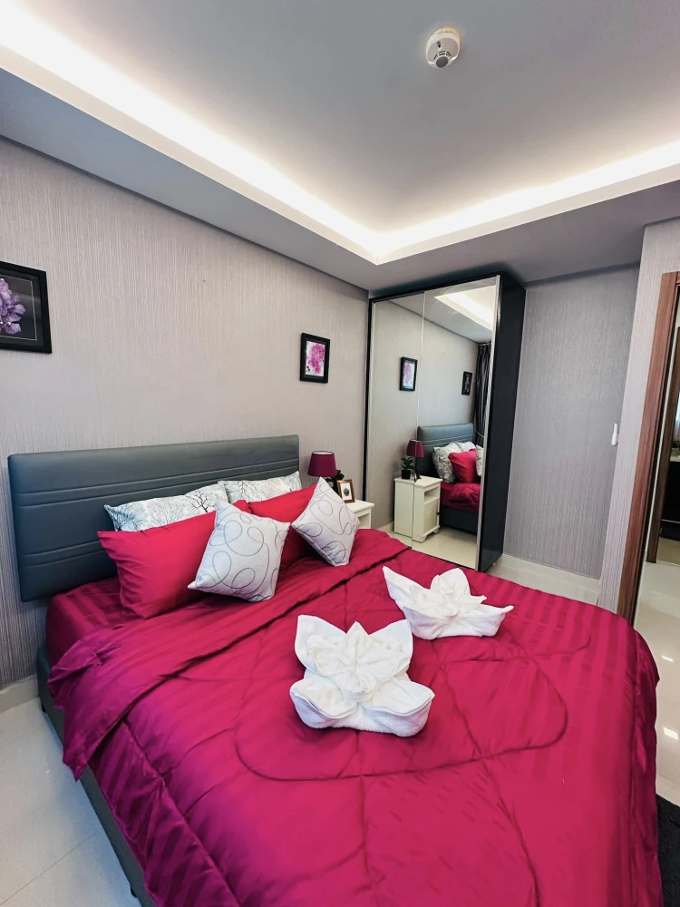 For sale: Club Royal Wongamat (North Pattaya) 2 bedrooms, 2 bathrooms, beautifully decorated, looks good and classy with quality furniture. You must r