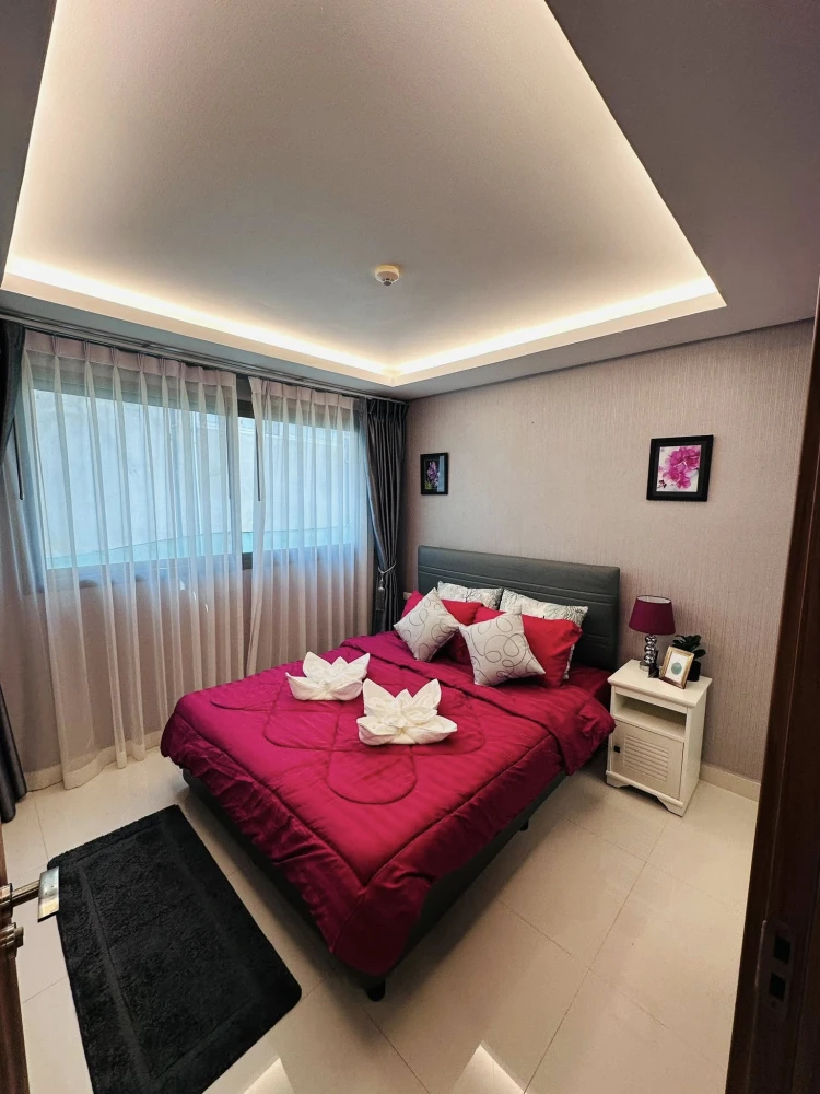 For sale: Club Royal Wongamat (North Pattaya) 2 bedrooms, 2 bathrooms, beautifully decorated, looks good and classy with quality furniture. You must r