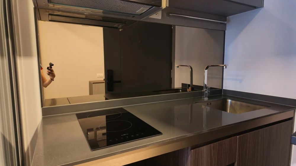 For sale: Quintara Bhumi Sukhumvit 39, unfurnished unit in excellent condition, perfect for your own interior design. Prime city location.