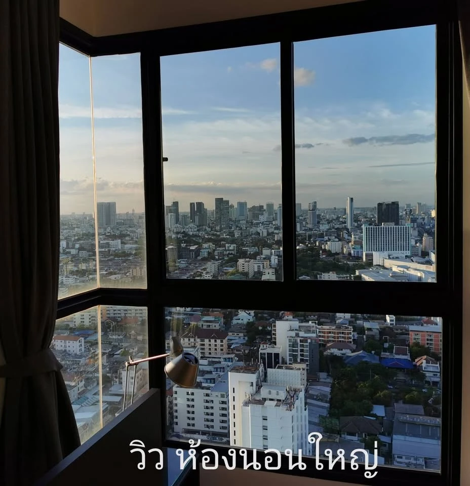 For sale: Quinn Ratchada 17, 31st floor, Building B, North facing with stunning views, no obstructing buildings. Wallpaper throughout the unit. First