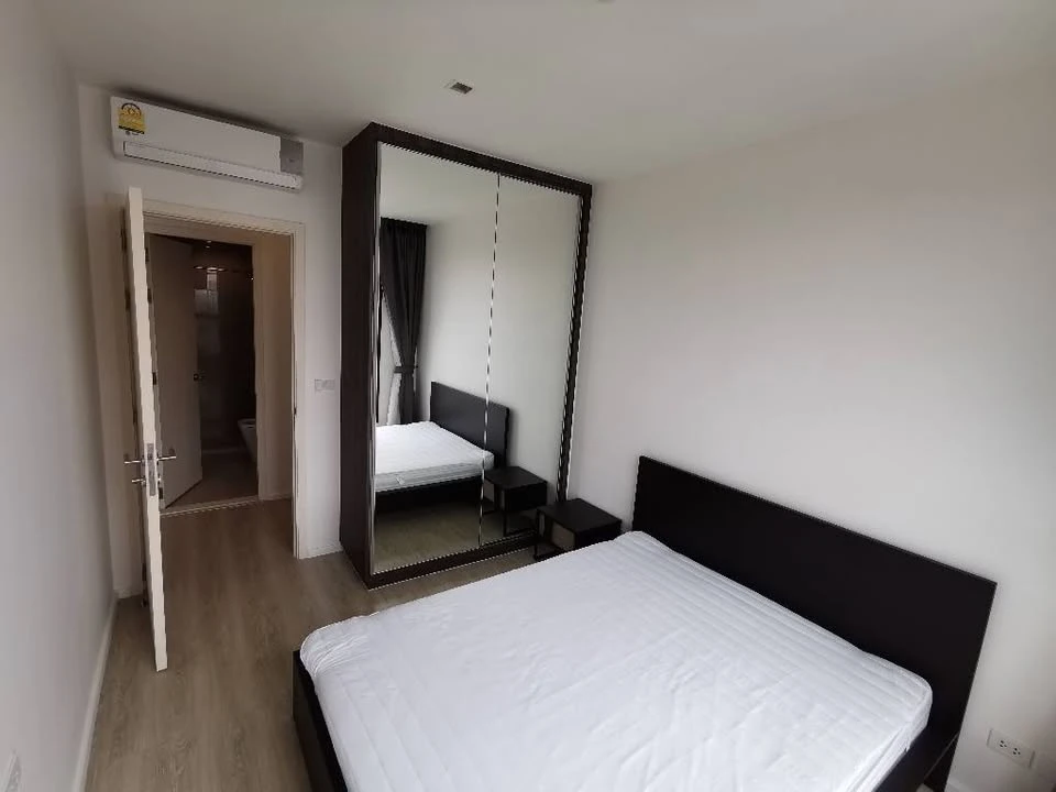 For sale: Quinn Ratchada 17, 31st floor, Building B, North facing with stunning views, no obstructing buildings. Wallpaper throughout the unit. First
