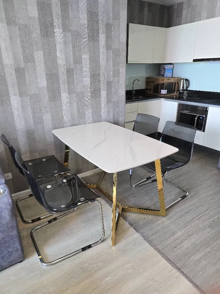 For sale: Quinn Ratchada 17, 31st floor, Building B, North facing with stunning views, no obstructing buildings. Wallpaper throughout the unit. First