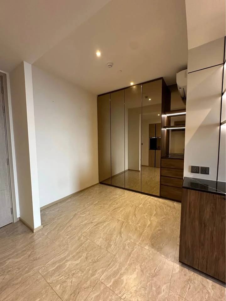 Condo for sale rent Ashton Asoke-Rama 9 very nice decorated room super premium furniture Not booking is considered a mistake.