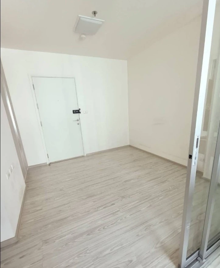 Condo for sale: Aspire Rattanathibet2, empty room, reasonable price, those who like to decorate rooms should not miss it.