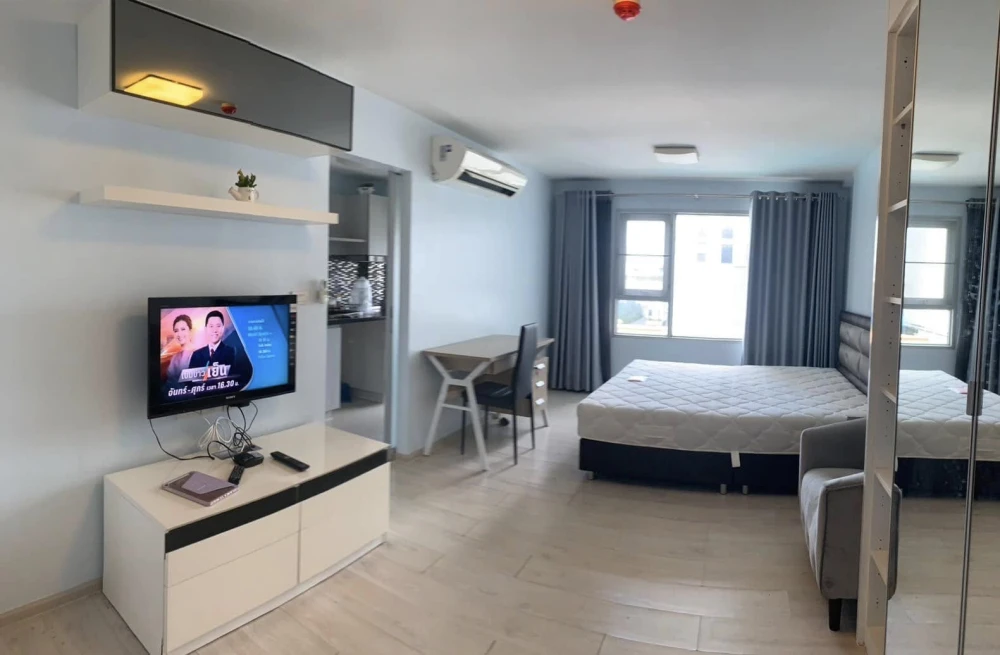 Condo for sale: Aspire Wutthakat, 5th floor, swimming pool view, fully furnished, just come and move in. Hurry and reserve now.