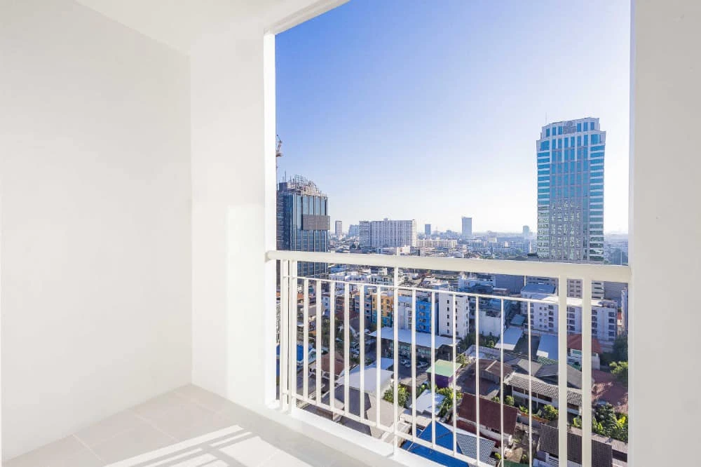 Condo for sale, BTS Residence, spacious room, lots of usable space, 18th floor, high view, book now.