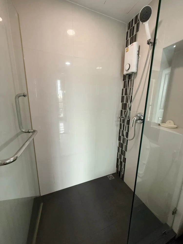 Condo for sale: Chateau In Town Sukhumvit 64/1, empty room, separate kitchen, 5th floor, airy, spacious, comfortable, reserve now.