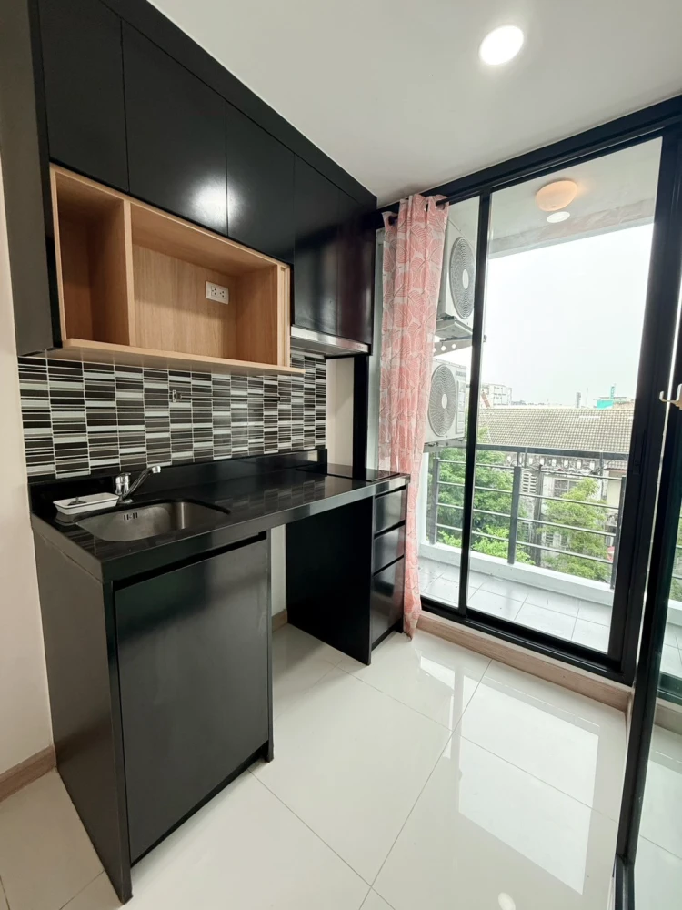 Condo for sale: Chateau In Town Sukhumvit 64/1, empty room, separate kitchen, 5th floor, airy, spacious, comfortable, reserve now.