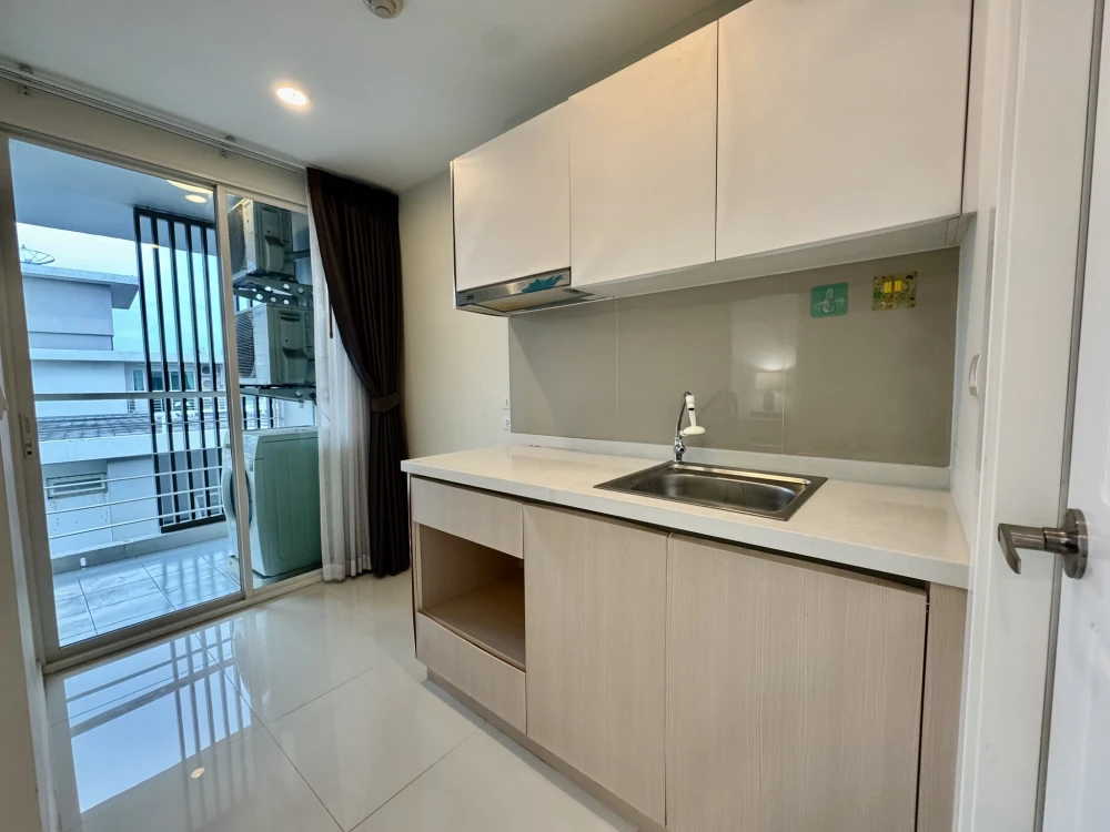 Condo for sale: Elements Srinakarin. Fully furnished and ready to move in. Fully furnished and equipped. Great price. Reserve now. Don't miss out!