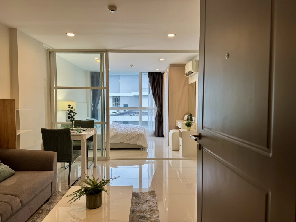 Condo for sale: Elements Srinakarin. Fully furnished and ready to move in. Fully furnished and equipped. Great price. Reserve now. Don't miss out!